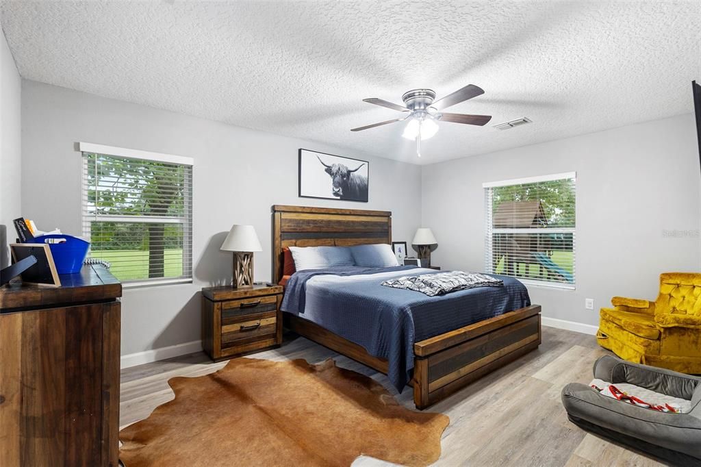 待售: $610,000 (4 贝兹, 2 浴室, 2284 平方英尺)