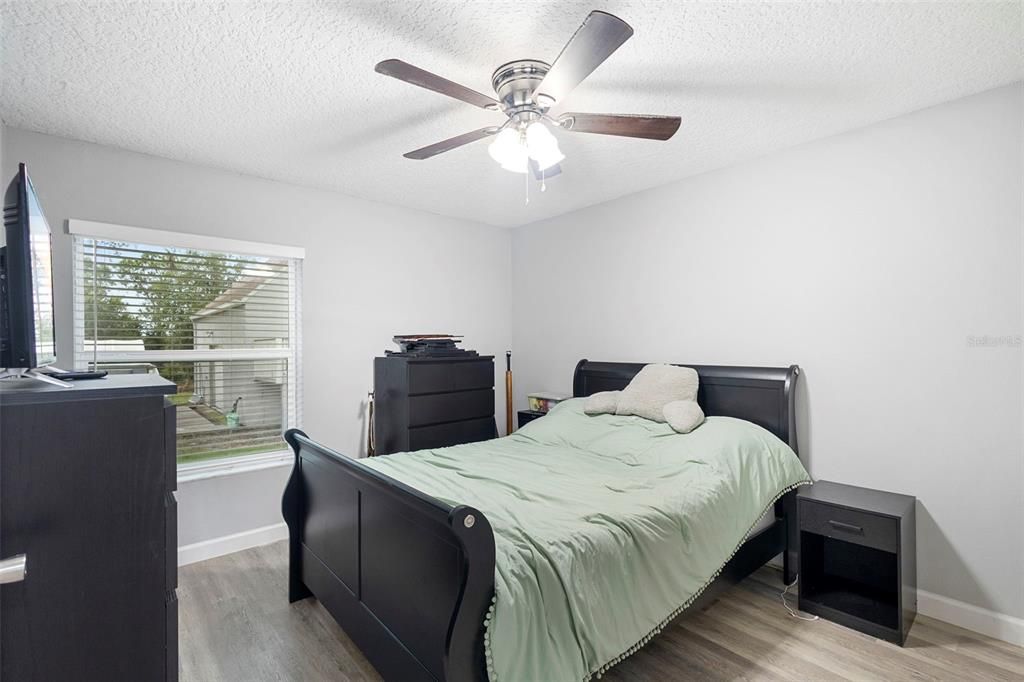 待售: $610,000 (4 贝兹, 2 浴室, 2284 平方英尺)