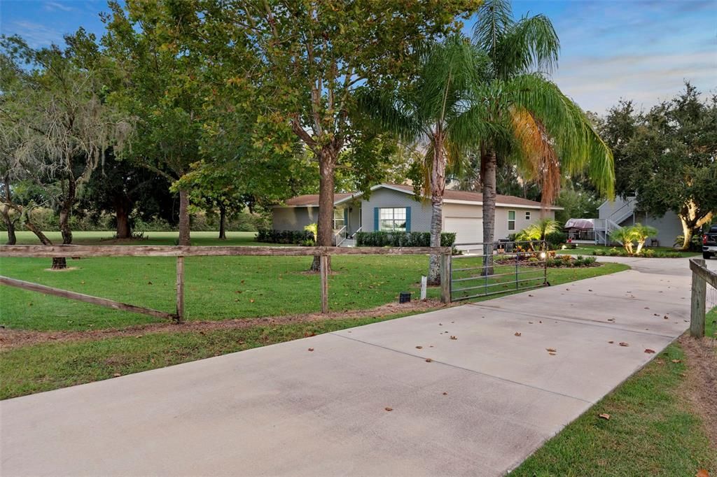 待售: $610,000 (4 贝兹, 2 浴室, 2284 平方英尺)