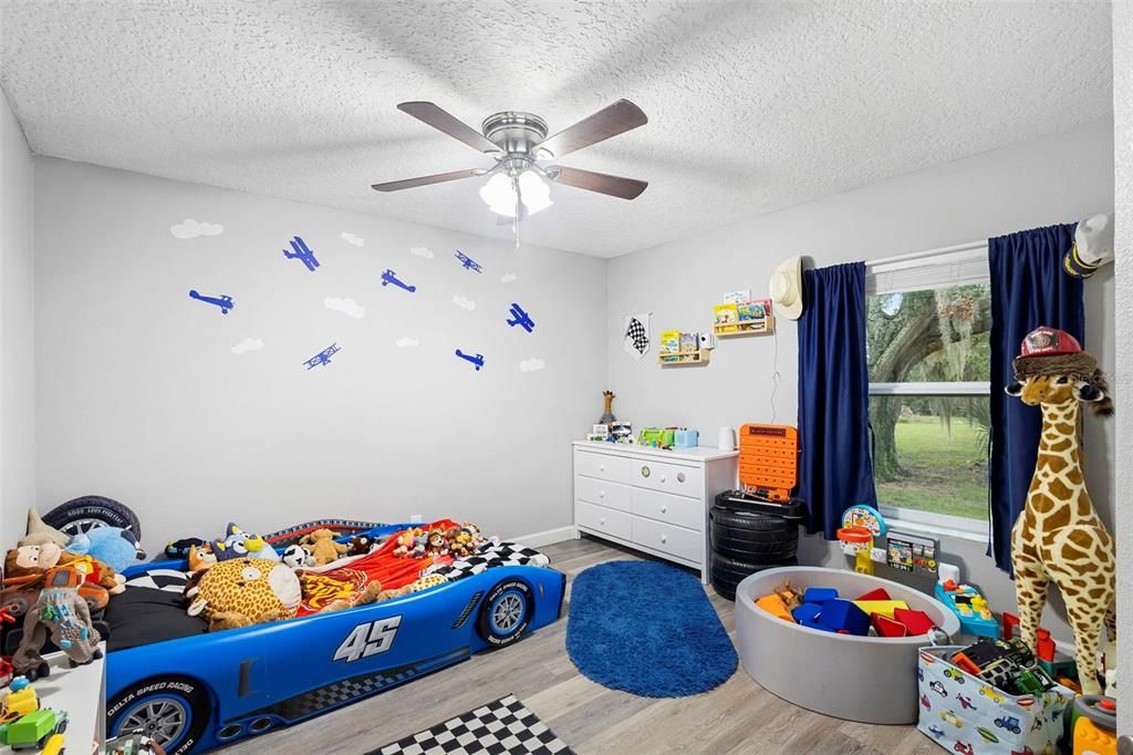 待售: $610,000 (4 贝兹, 2 浴室, 2284 平方英尺)