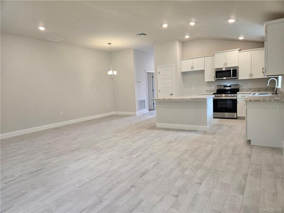 待售: $358,850 (3 贝兹, 2 浴室, 1720 平方英尺)