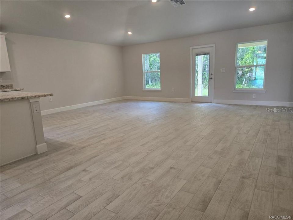 待售: $358,850 (3 贝兹, 2 浴室, 1720 平方英尺)