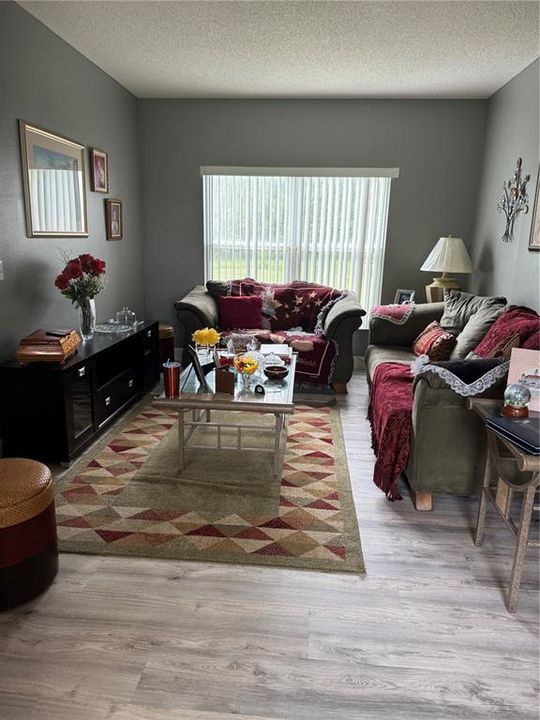 Activo con contrato: $235,900 (3 camas, 2 baños, 1465 Pies cuadrados)