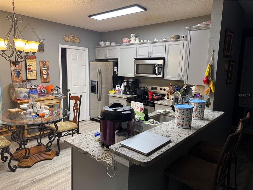 Activo con contrato: $235,900 (3 camas, 2 baños, 1465 Pies cuadrados)