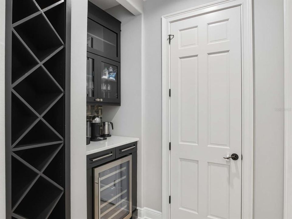 待售: $2,500,000 (4 贝兹, 4 浴室, 3840 平方英尺)