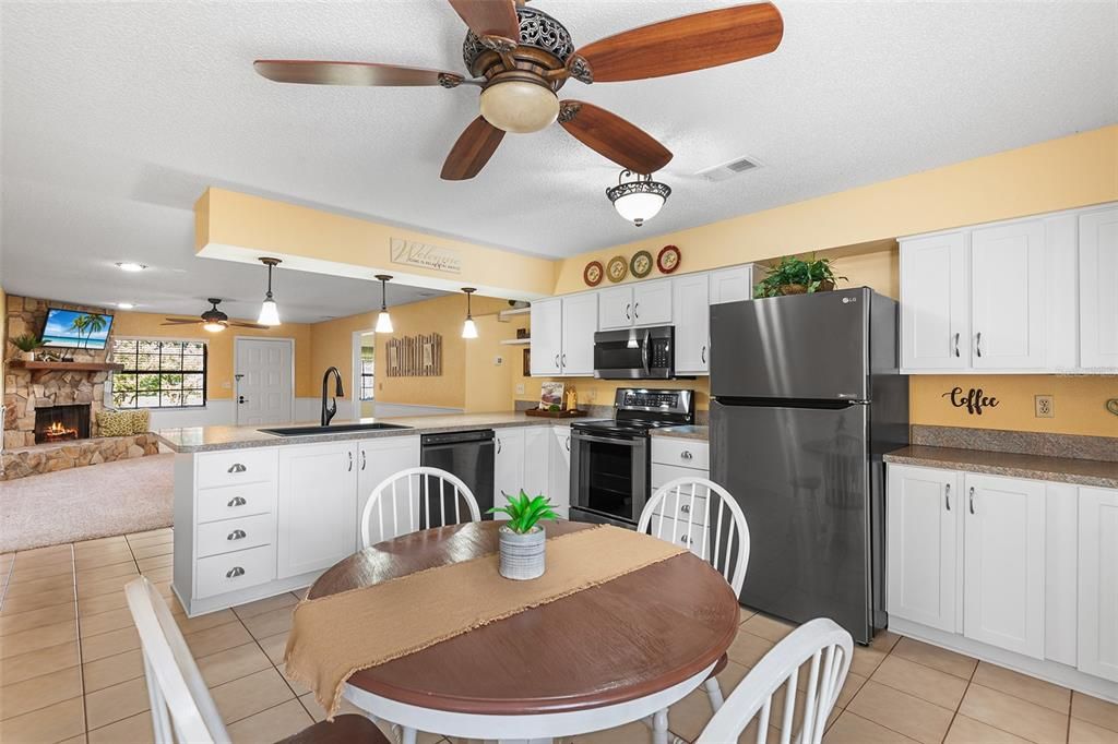 Под контрактом: $189,900 (2 спален, 2 ванн, 1188 Квадратных фут)