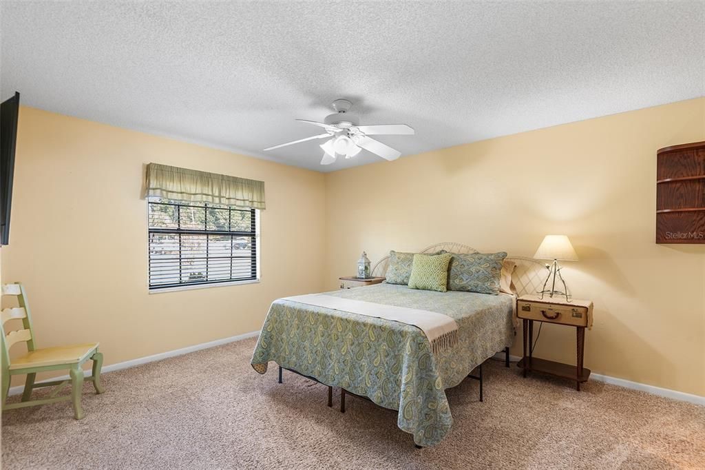 Под контрактом: $189,900 (2 спален, 2 ванн, 1188 Квадратных фут)