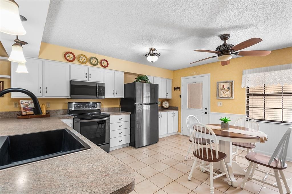 Под контрактом: $189,900 (2 спален, 2 ванн, 1188 Квадратных фут)