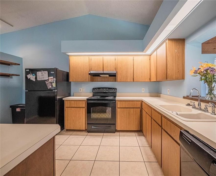 For Rent: $2,250 (3 beds, 2 baths, 1707 Square Feet)