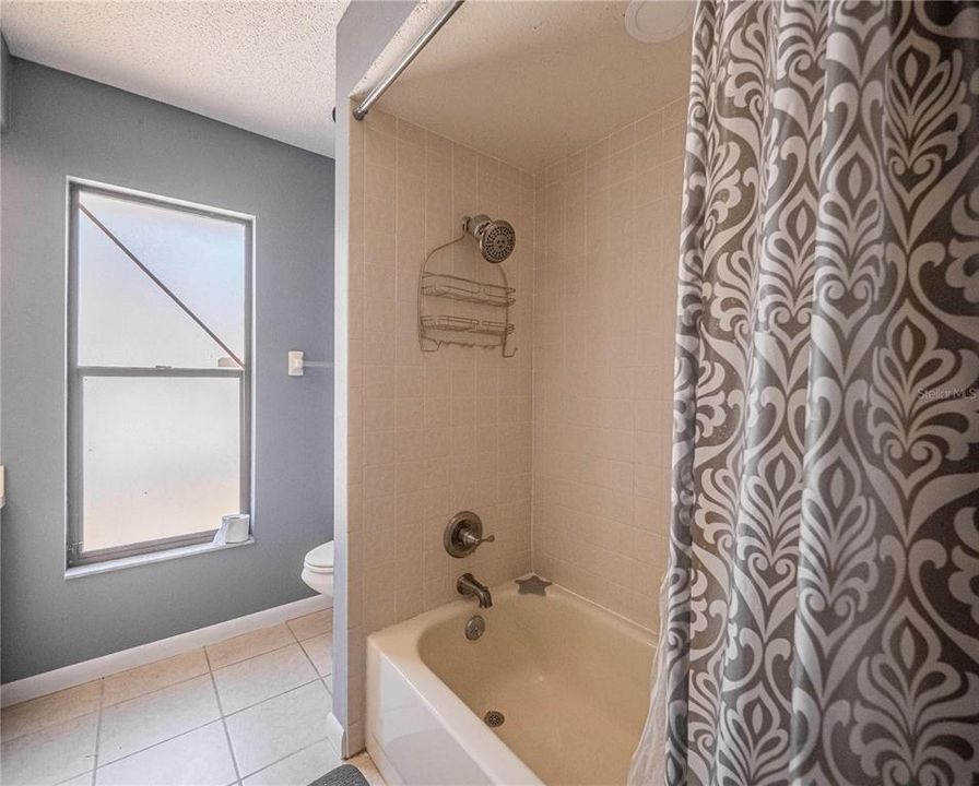 For Rent: $2,250 (3 beds, 2 baths, 1707 Square Feet)