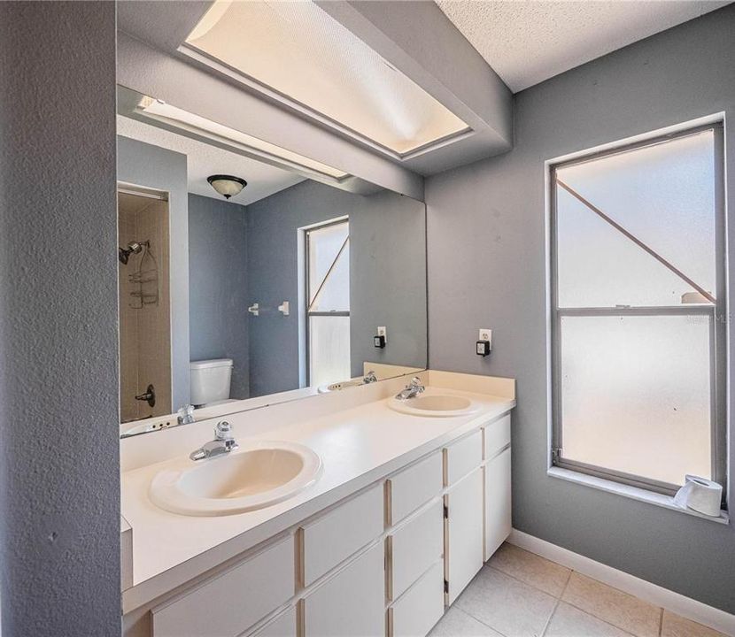 For Rent: $2,250 (3 beds, 2 baths, 1707 Square Feet)