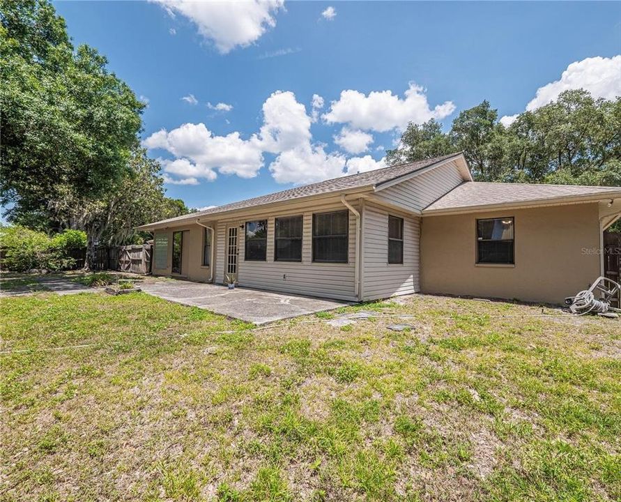 For Rent: $2,250 (3 beds, 2 baths, 1707 Square Feet)