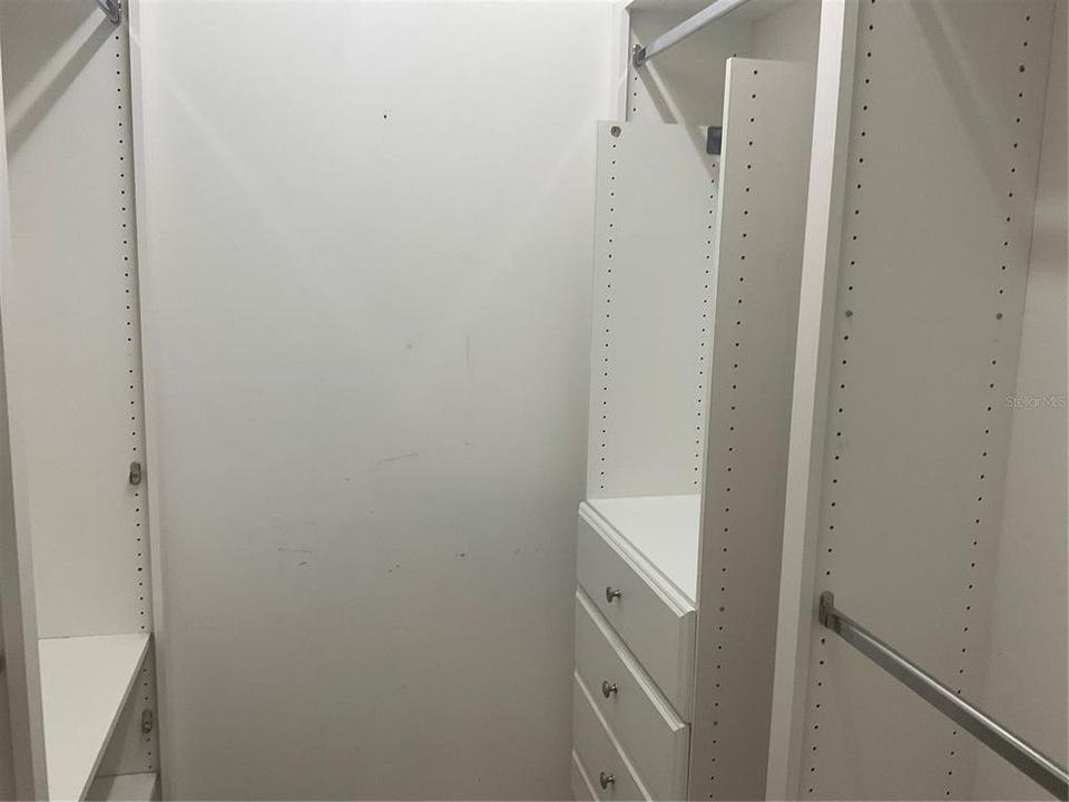 Activo con contrato: $2,450 (3 camas, 2 baños, 1672 Pies cuadrados)