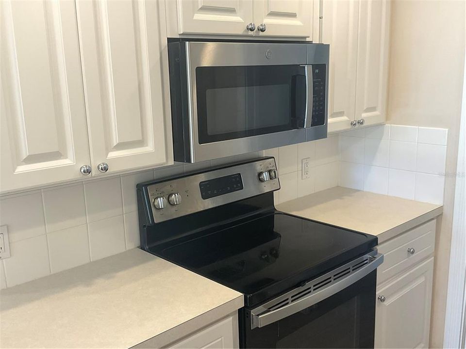 Activo con contrato: $2,450 (3 camas, 2 baños, 1672 Pies cuadrados)