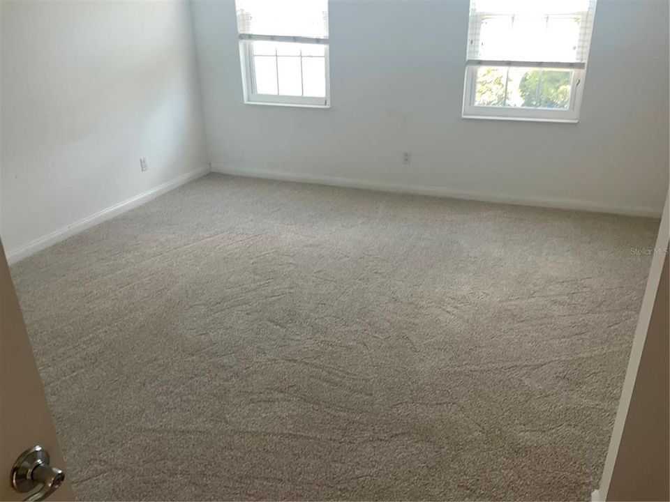Activo con contrato: $2,450 (3 camas, 2 baños, 1672 Pies cuadrados)