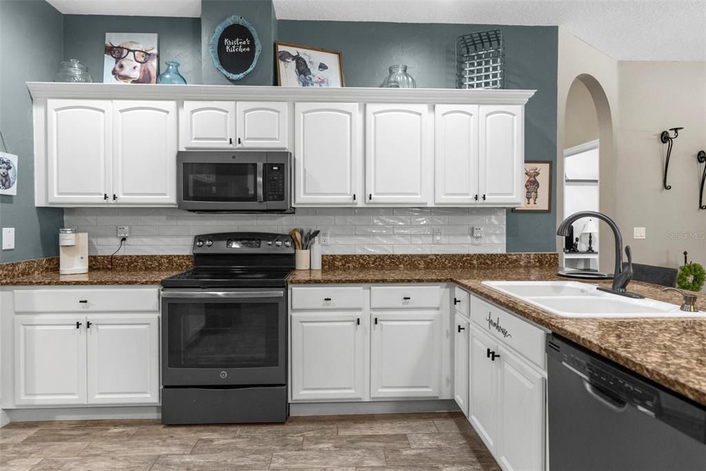 Active With Contract: $395,000 (3 beds, 2 baths, 1770 Square Feet)