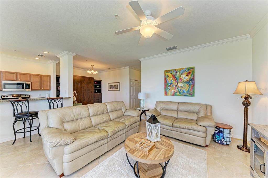 Под контрактом: $275,000 (2 спален, 2 ванн, 1156 Квадратных фут)