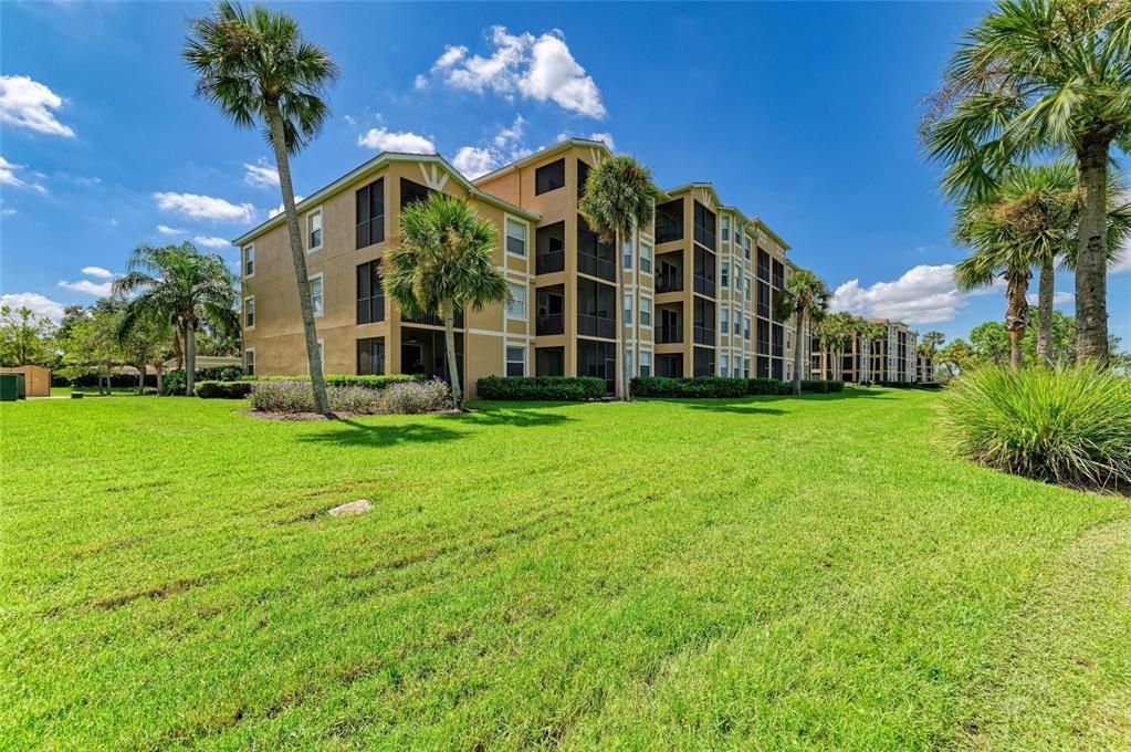 Под контрактом: $275,000 (2 спален, 2 ванн, 1156 Квадратных фут)