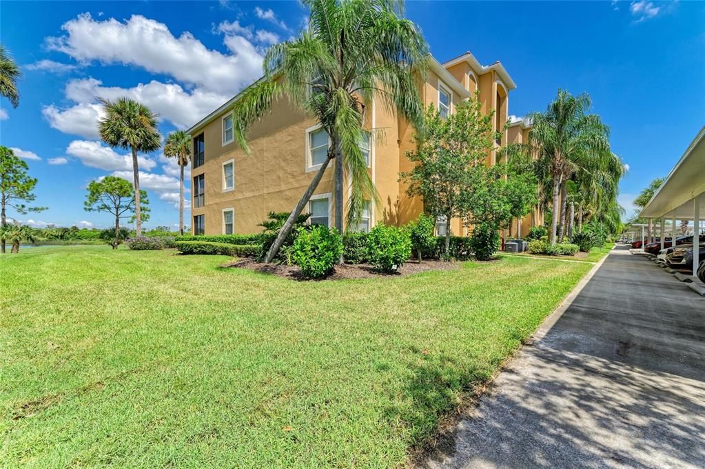 Под контрактом: $275,000 (2 спален, 2 ванн, 1156 Квадратных фут)