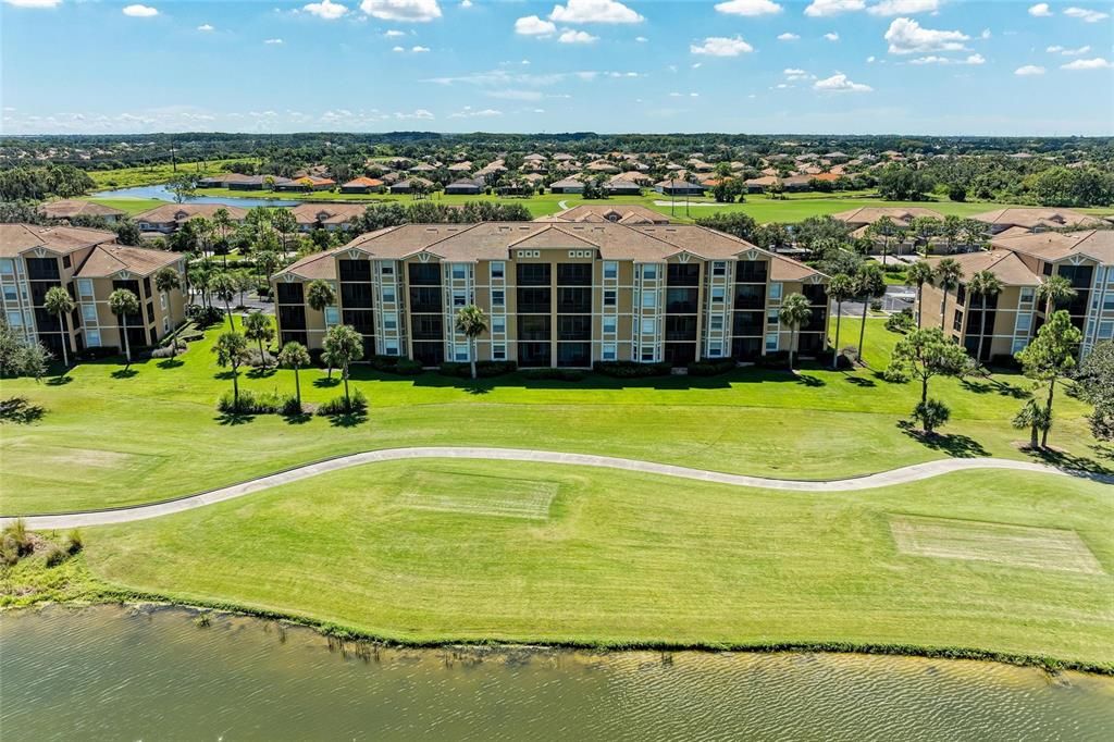 Под контрактом: $275,000 (2 спален, 2 ванн, 1156 Квадратных фут)