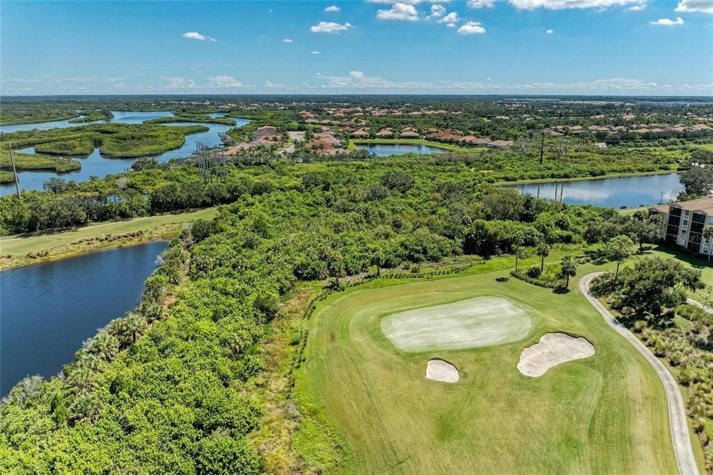 Под контрактом: $275,000 (2 спален, 2 ванн, 1156 Квадратных фут)