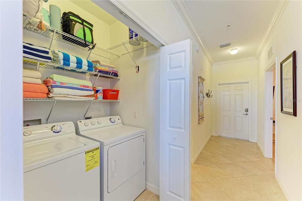 Под контрактом: $275,000 (2 спален, 2 ванн, 1156 Квадратных фут)