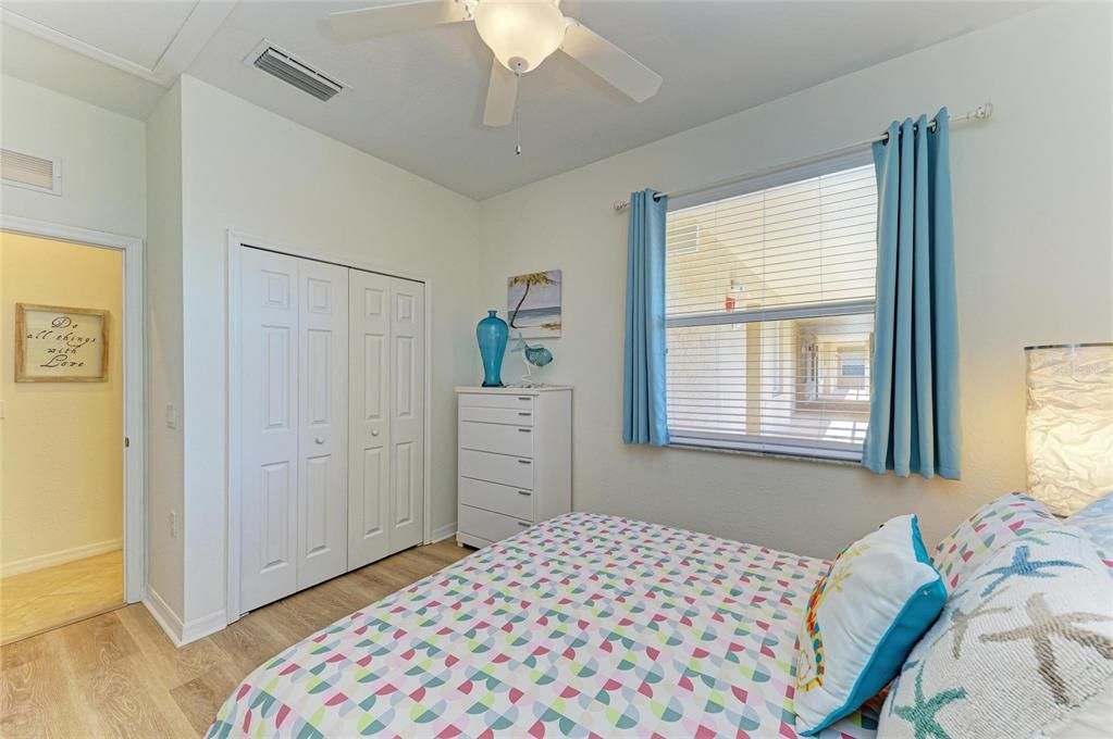 Под контрактом: $275,000 (2 спален, 2 ванн, 1156 Квадратных фут)