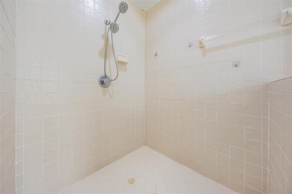 For Sale: $696,000 (5 beds, 3 baths, 3088 Square Feet)