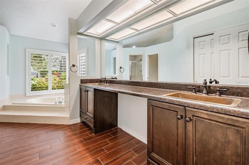 For Sale: $696,000 (5 beds, 3 baths, 3088 Square Feet)