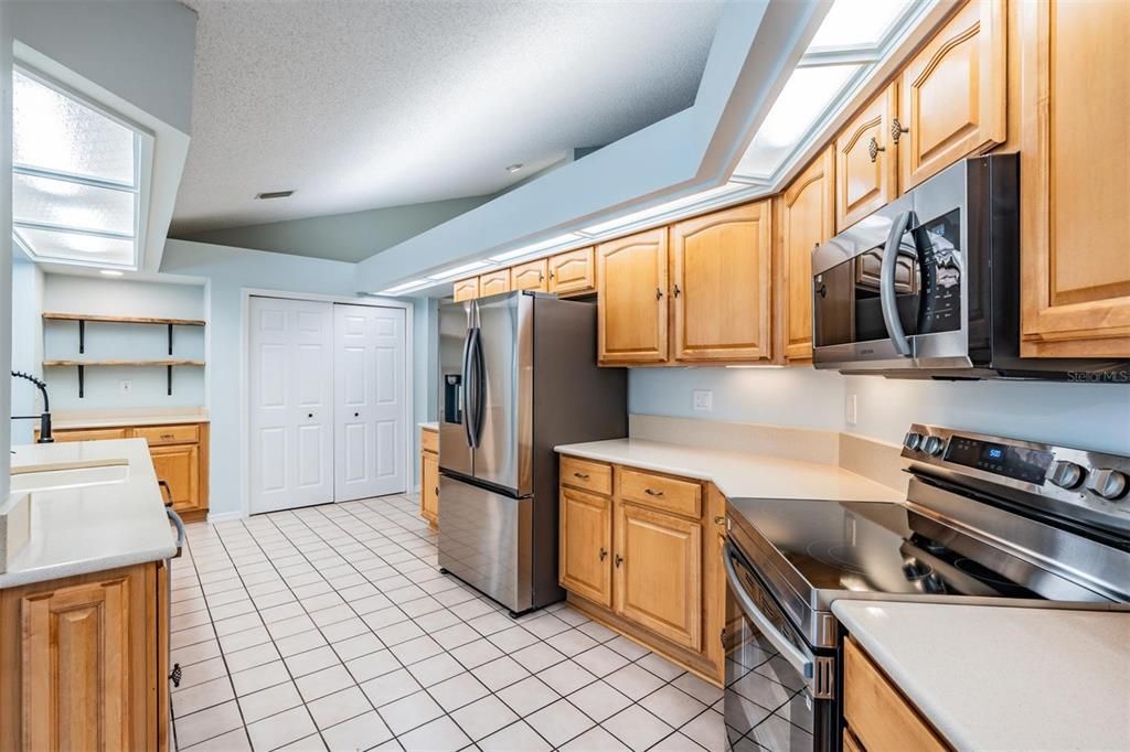 For Sale: $696,000 (5 beds, 3 baths, 3088 Square Feet)