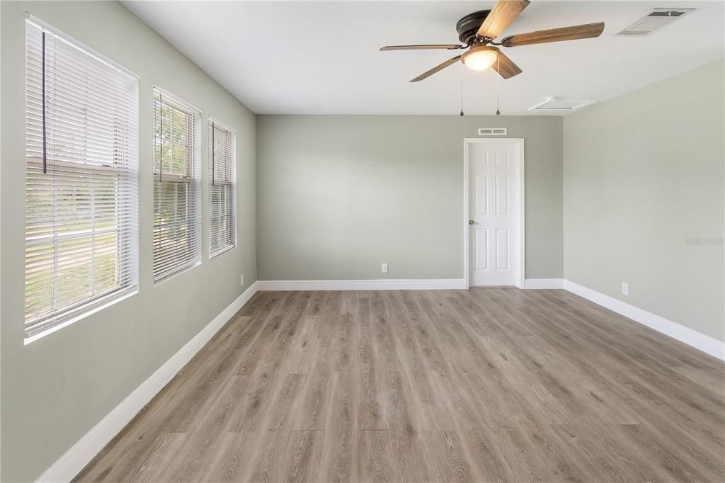 待售: $239,000 (4 贝兹, 2 浴室, 1620 平方英尺)