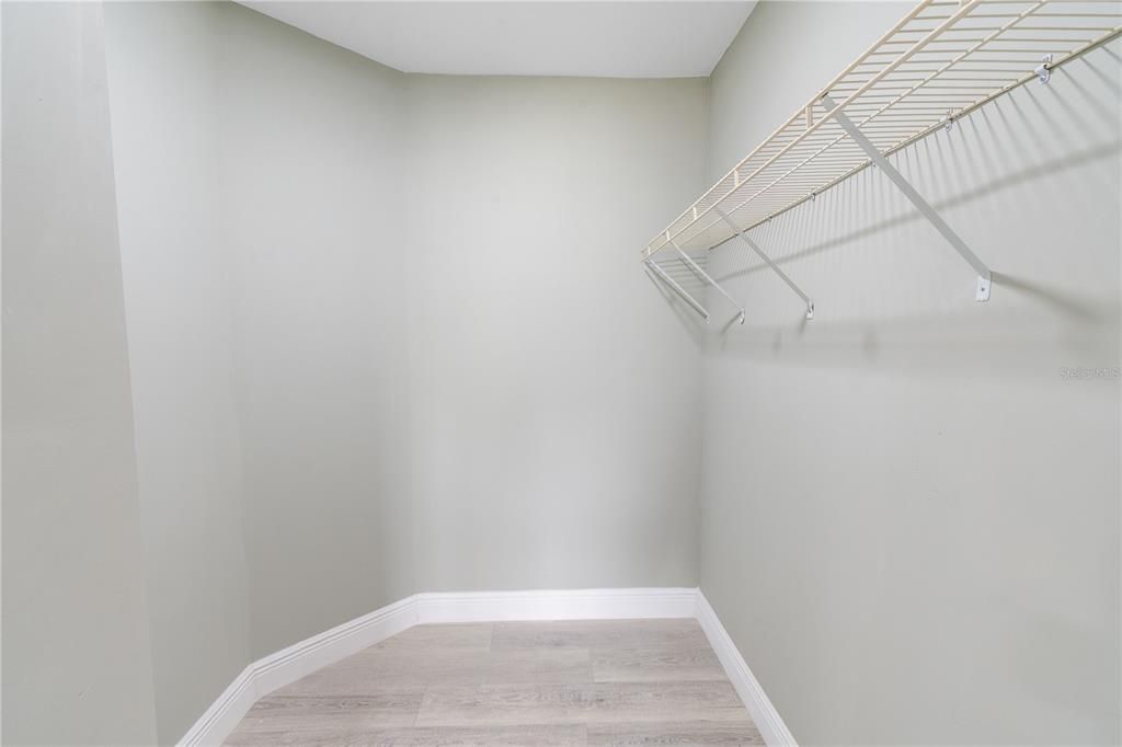 待售: $239,000 (4 贝兹, 2 浴室, 1620 平方英尺)