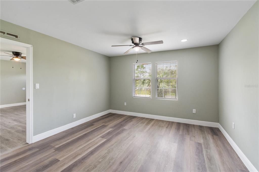 待售: $239,000 (4 贝兹, 2 浴室, 1620 平方英尺)