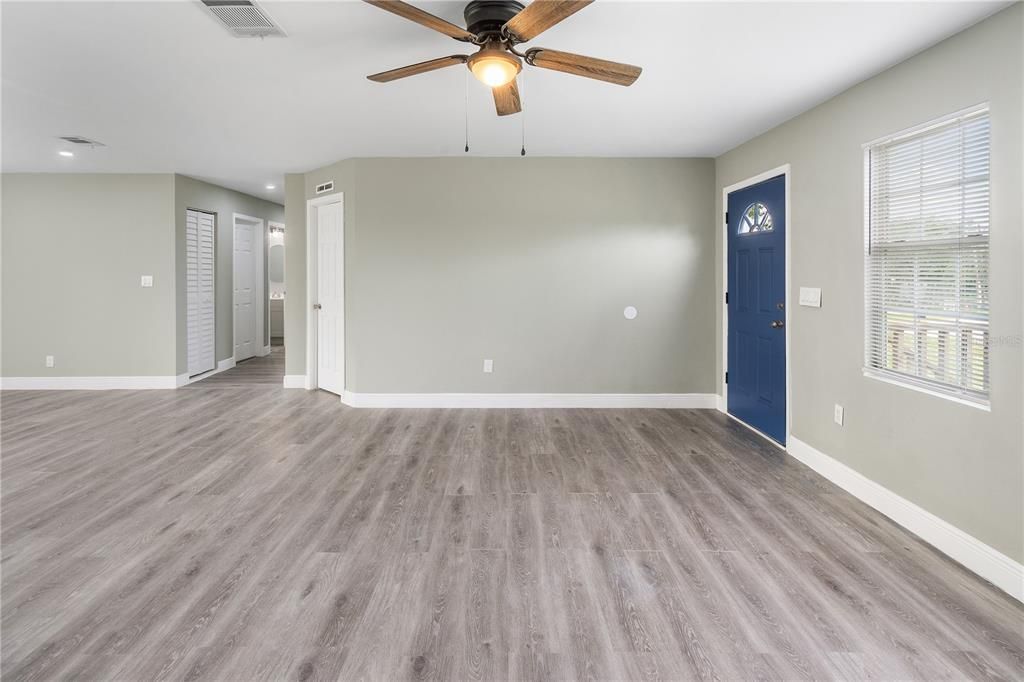 待售: $239,000 (4 贝兹, 2 浴室, 1620 平方英尺)