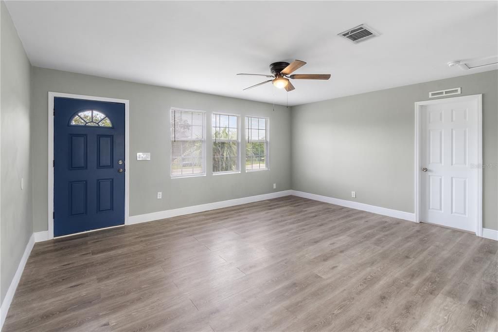 待售: $239,000 (4 贝兹, 2 浴室, 1620 平方英尺)