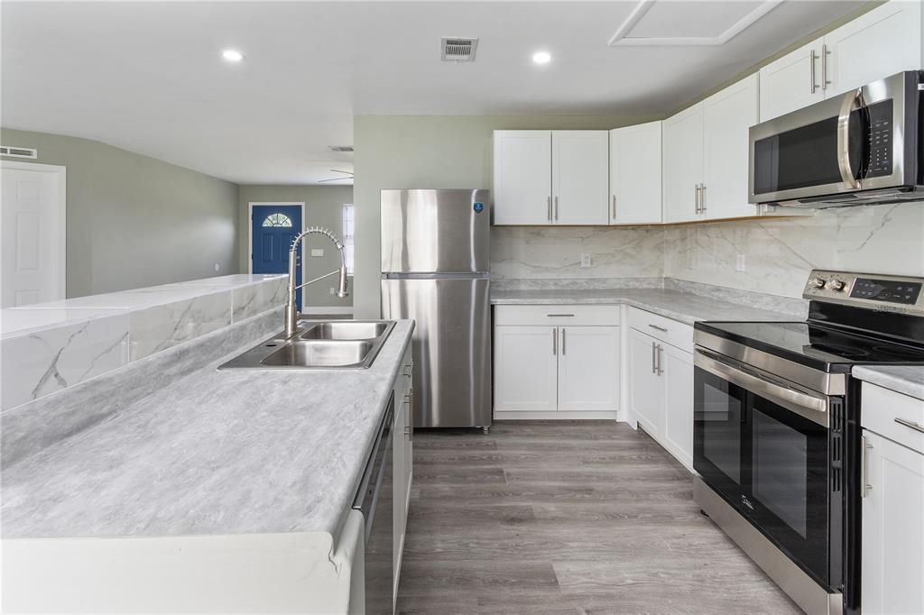 待售: $239,000 (4 贝兹, 2 浴室, 1620 平方英尺)