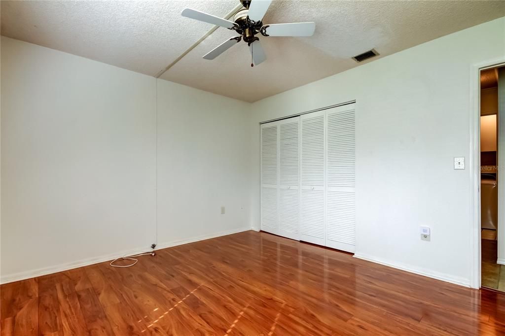 Active With Contract: $185,000 (2 beds, 2 baths, 1300 Square Feet)