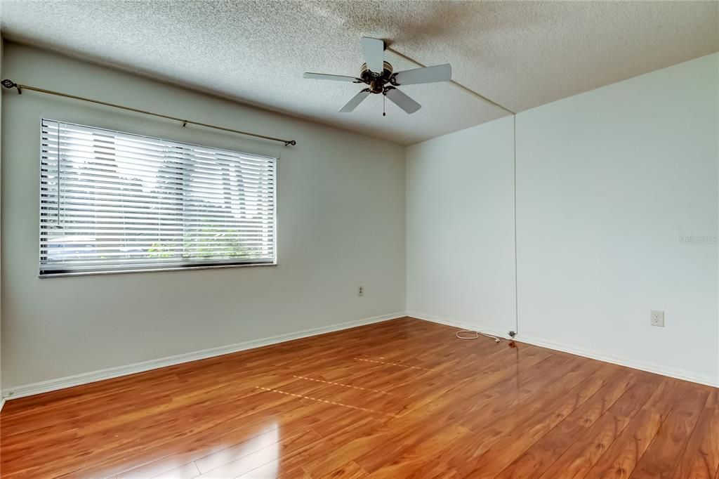 Active With Contract: $185,000 (2 beds, 2 baths, 1300 Square Feet)