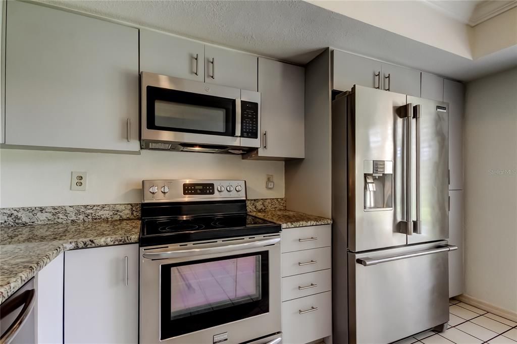 Active With Contract: $185,000 (2 beds, 2 baths, 1300 Square Feet)