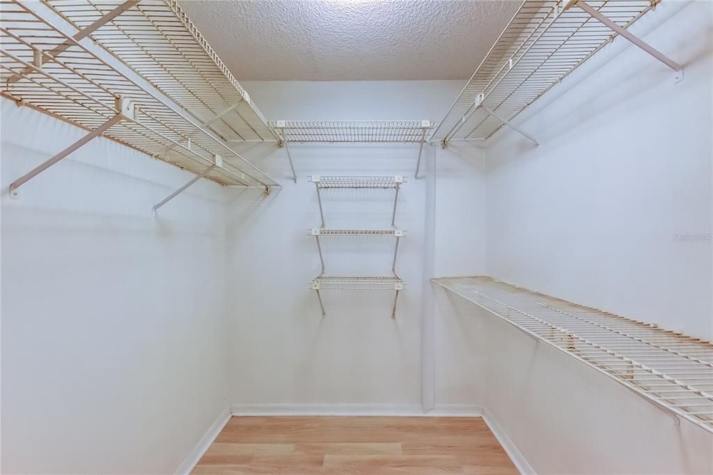 Active With Contract: $185,000 (2 beds, 2 baths, 1300 Square Feet)