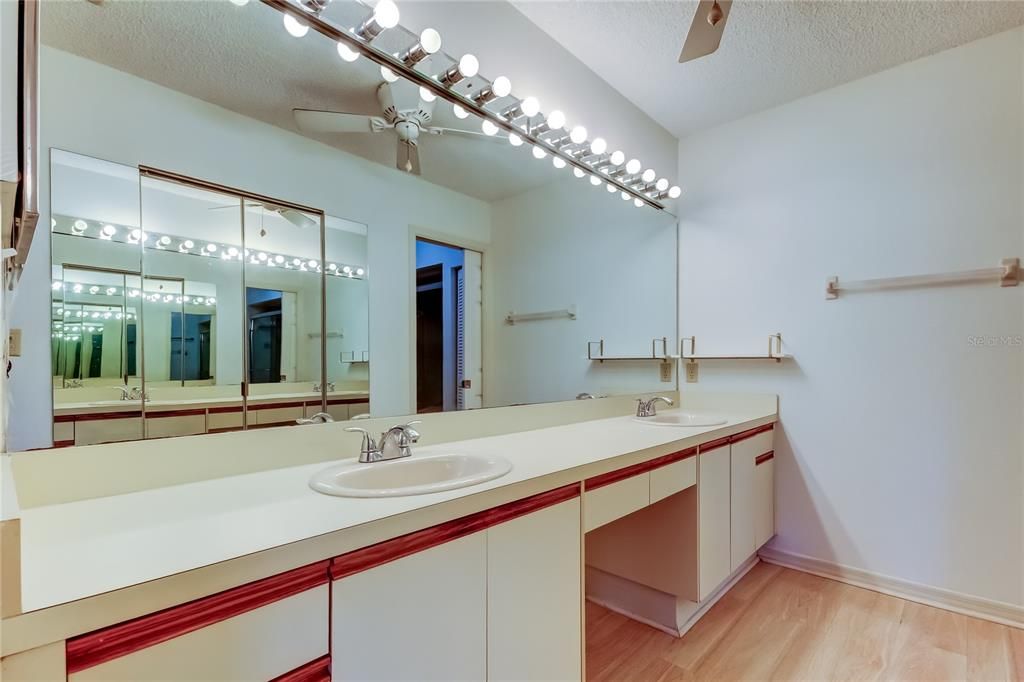 Active With Contract: $185,000 (2 beds, 2 baths, 1300 Square Feet)