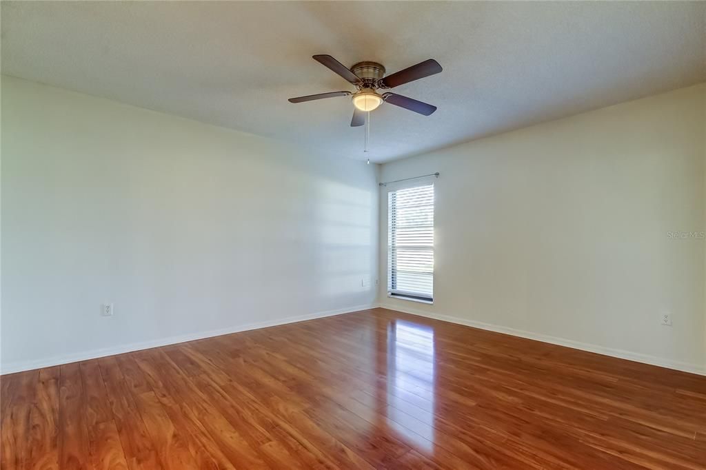 Active With Contract: $185,000 (2 beds, 2 baths, 1300 Square Feet)