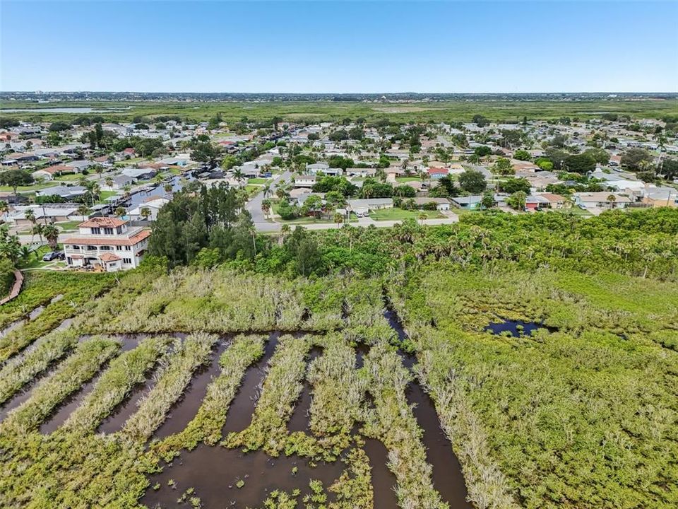 待售: $395,000 (2.03 acres)