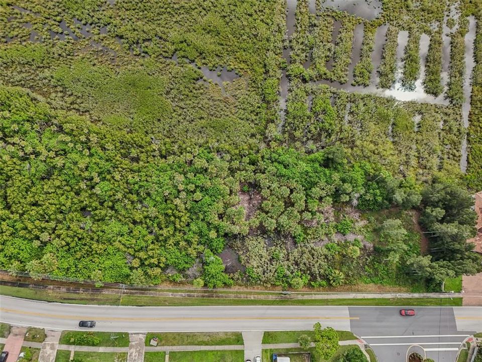 待售: $395,000 (2.03 acres)