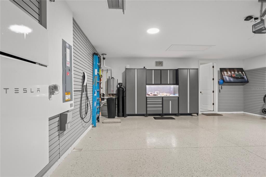 Activo con contrato: $950,000 (3 camas, 3 baños, 3090 Pies cuadrados)