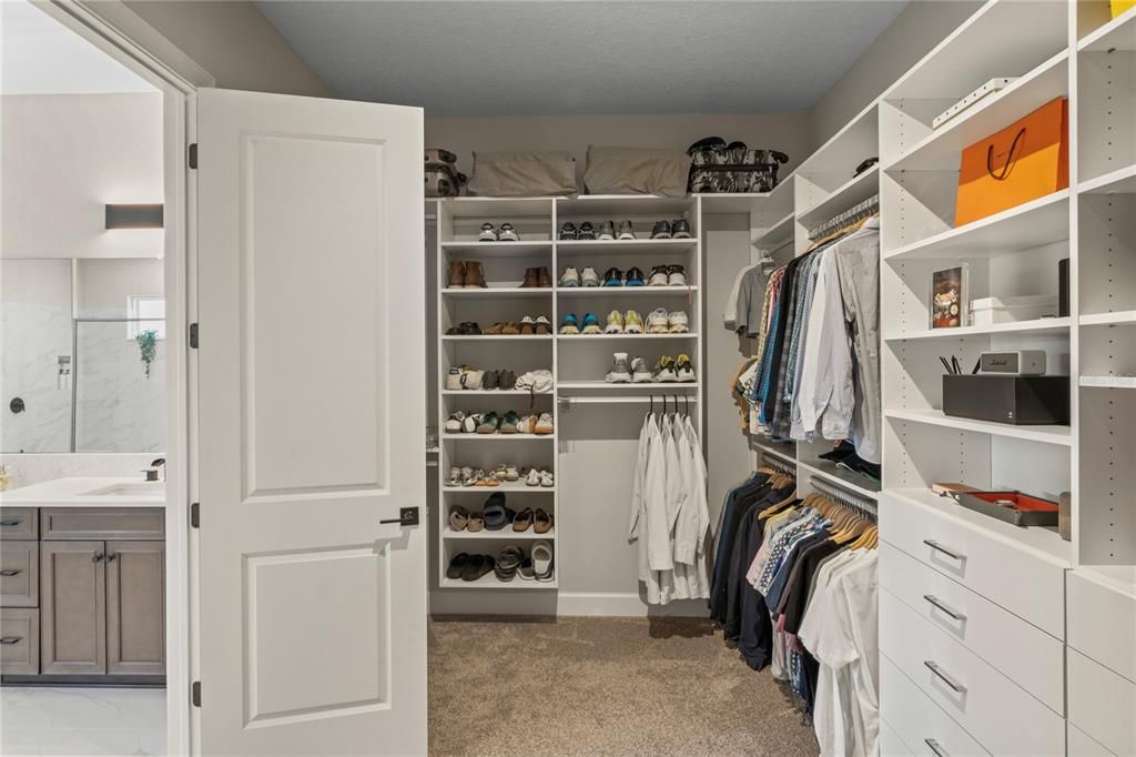 Activo con contrato: $950,000 (3 camas, 3 baños, 3090 Pies cuadrados)