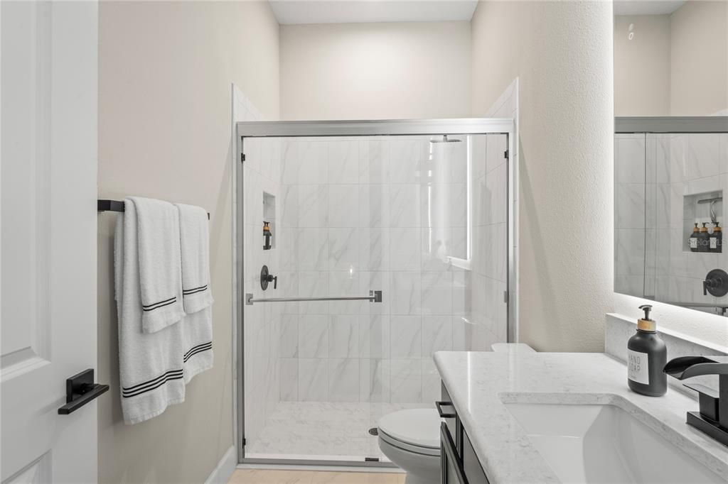 Activo con contrato: $950,000 (3 camas, 3 baños, 3090 Pies cuadrados)