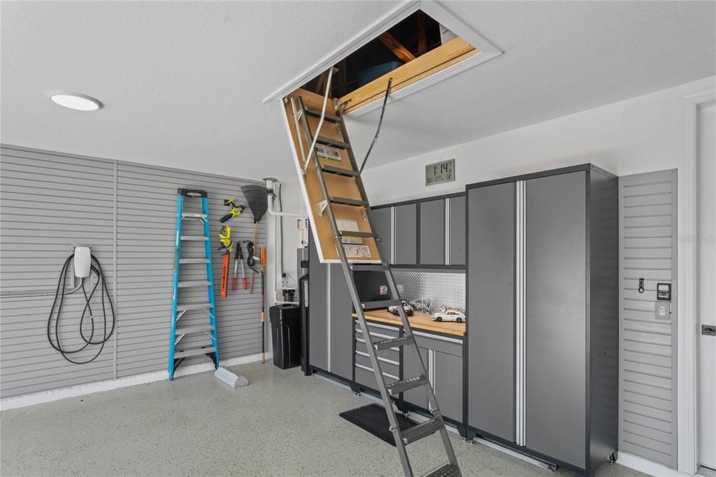 Activo con contrato: $950,000 (3 camas, 3 baños, 3090 Pies cuadrados)