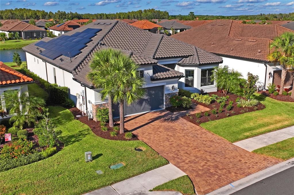 Activo con contrato: $950,000 (3 camas, 3 baños, 3090 Pies cuadrados)