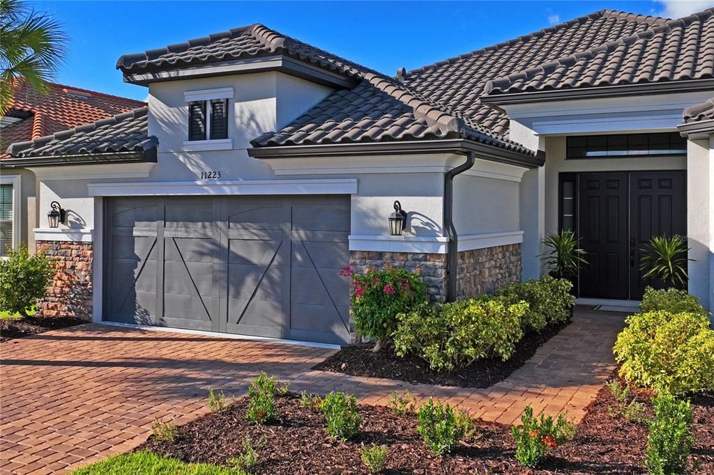 Activo con contrato: $950,000 (3 camas, 3 baños, 3090 Pies cuadrados)